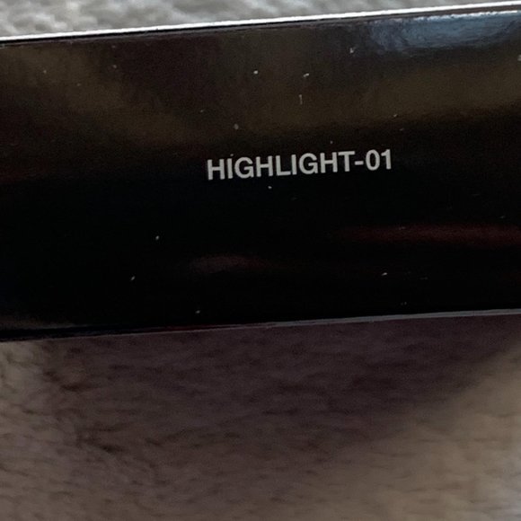 Laura Mercier Matte Radiance Baked Powder HIGHLIGH - Picture 4 of 4